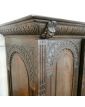 Cabinet en Chêne de Style Louis XIII sur Table avec Pieds Tournés