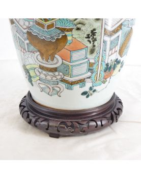 Ginger Pot in Porcelain Asia on Wooden Floor