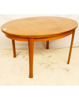 .Table Oval Style Scandinavian