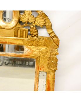 18th Century Golden Mirror in Parecloses