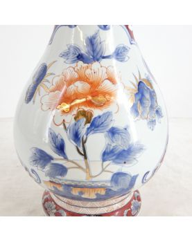 Grand Vase of China Decor Floral