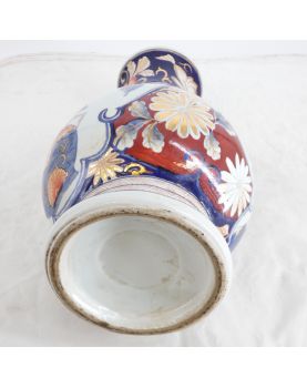 Grand Vase of China Decor Floral