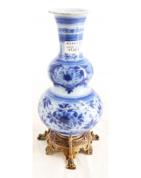 Vase Delft XVIIIe Siècles Décor Floral en Bleu de Chine et Piétement Monture en Bronze
