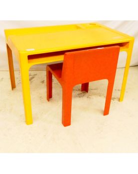Ozoo Model Desk and Chair in yellow lacquered molded polyester and fiberglass by Marc BERTHIER 1960s