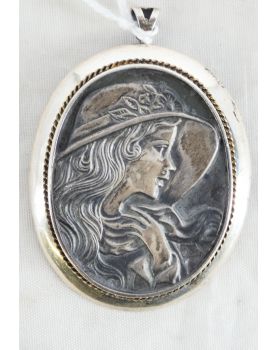 Elegant Silver Brooch/Pendant