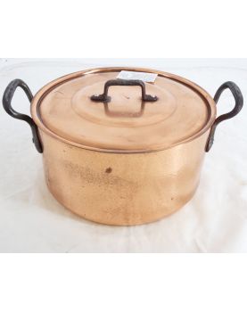 Made entirely of copper with 2 tin-plated handles