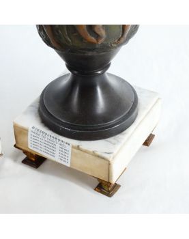 Paire de Vases en Régule Décor Antique sur Socle en Marbre