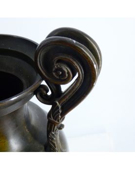 Paire de Vases en Régule Décor Antique sur Socle en Marbre