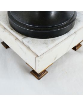 Paire de Vases en Régule Décor Antique sur Socle en Marbre