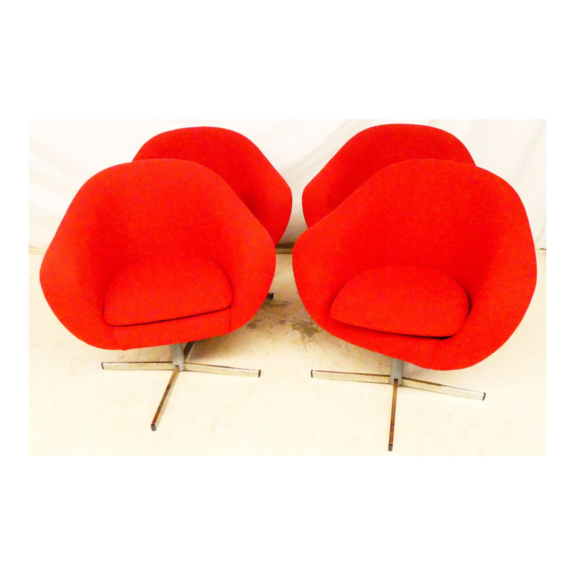 Série de 4 Fauteuils Rouges Signé Eric KLOTE Série de 4 Fauteuils Rouges Signé Eric KLOTE