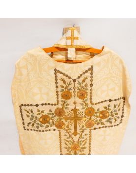 Chasuble Jaune Dorée avec Manipule