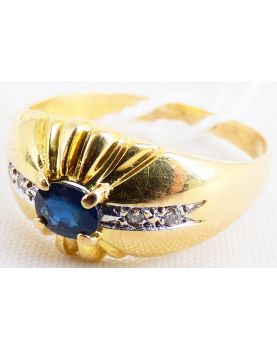 18K Gold Ring with Small Sapphires