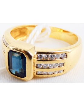 18K Sapphire and Small Diamond Ring
