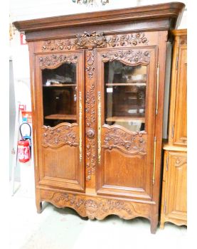 Oak Carved Glass Door Wardrobe with Key