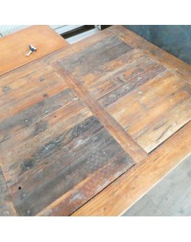Table Rectangulaire Style Industriel avec Pied en Fonte et Plateau en Orme