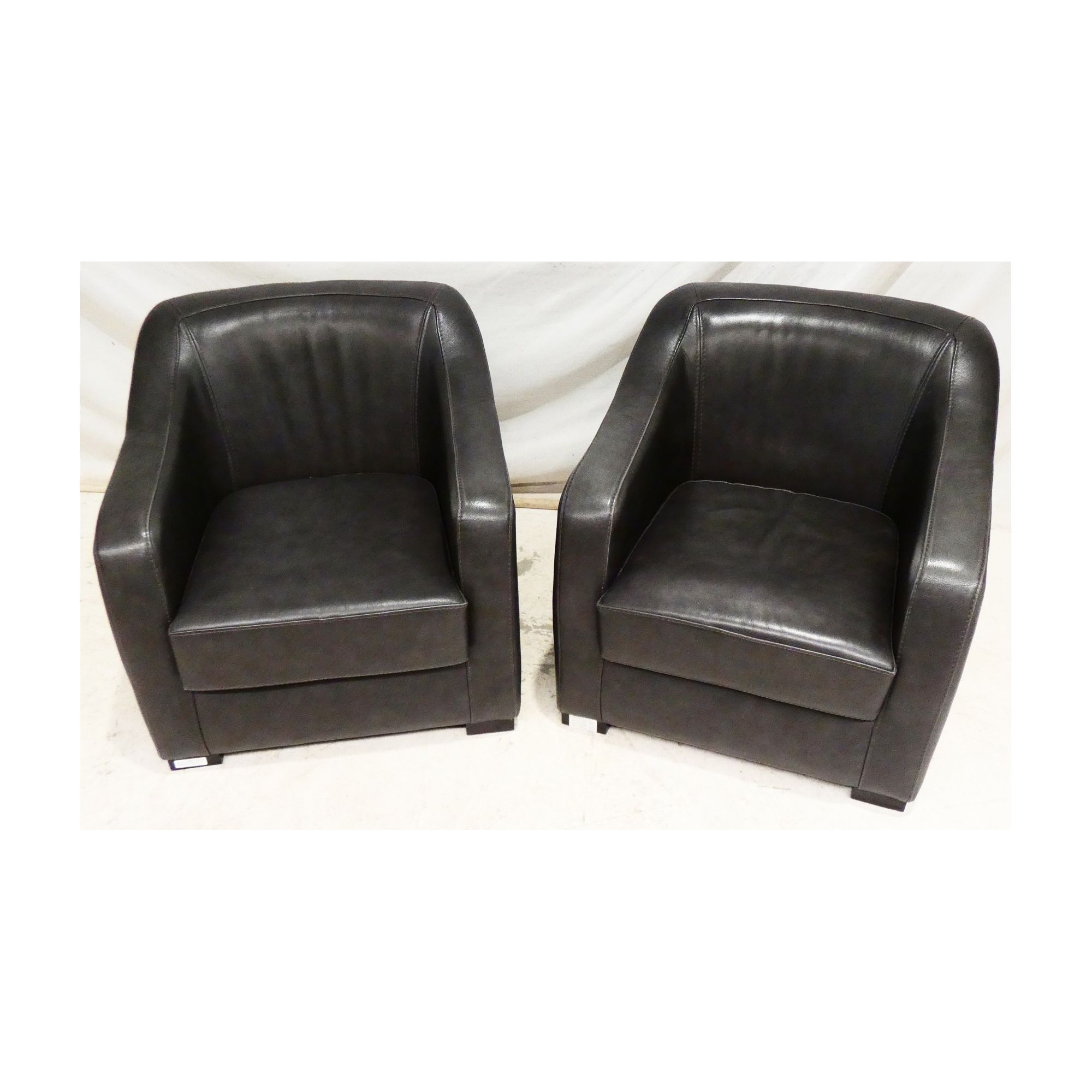 Paire de Fauteuils en Cuir Gris Anthracite Paire de Fauteuils en Cuir Gris Anthracite