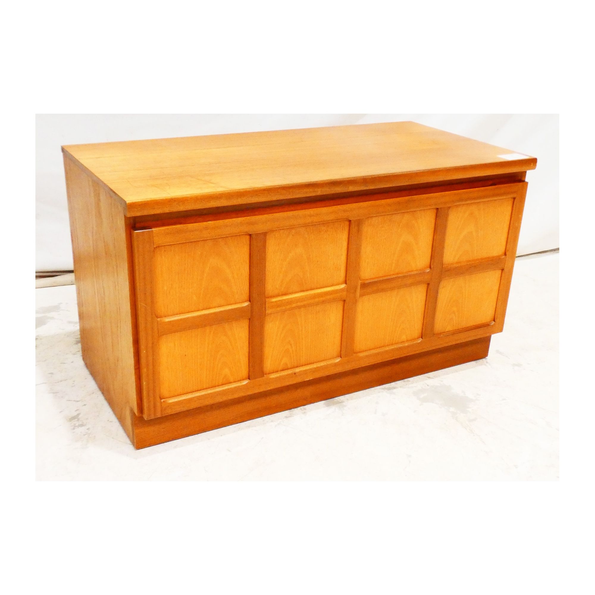 Meuble Bas TV 1 Abattant sur Roulettes Style Scandinave Meuble Bas TV 1 Abattant sur Roulettes Style Scandinave