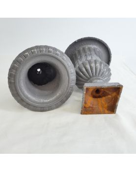 Paire de Petites Vases Médicis Peint en Gris