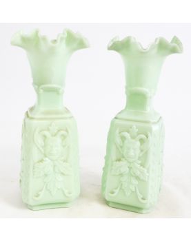 Paire de Vases en Opaline Couleur Vert Amande