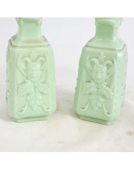 Paire de Vases en Opaline Couleur Vert Amande