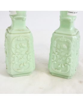 Paire de Vases en Opaline Couleur Vert Amande