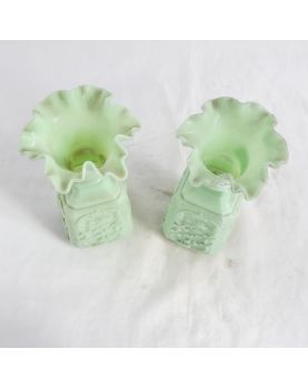 Paire de Vases en Opaline Couleur Vert Amande