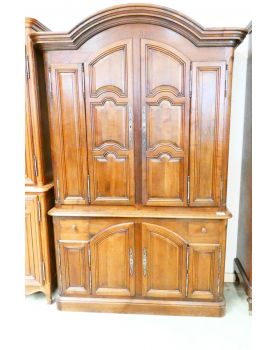 2-Body Molded Sideboard with Key