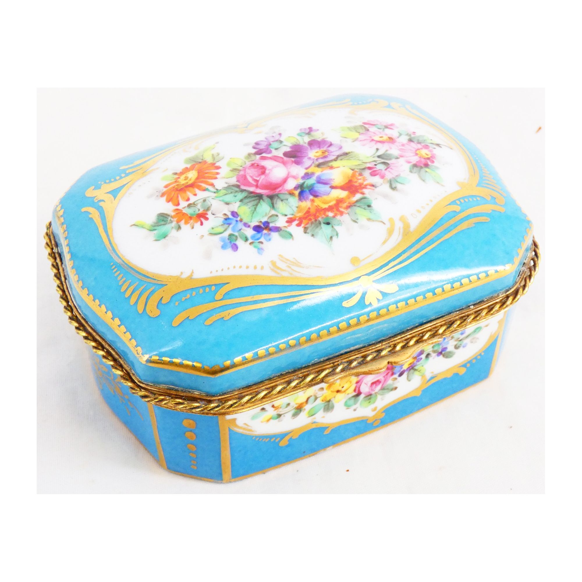 Porcelain Box with Floral Decor Porcelain Box with Floral Decor