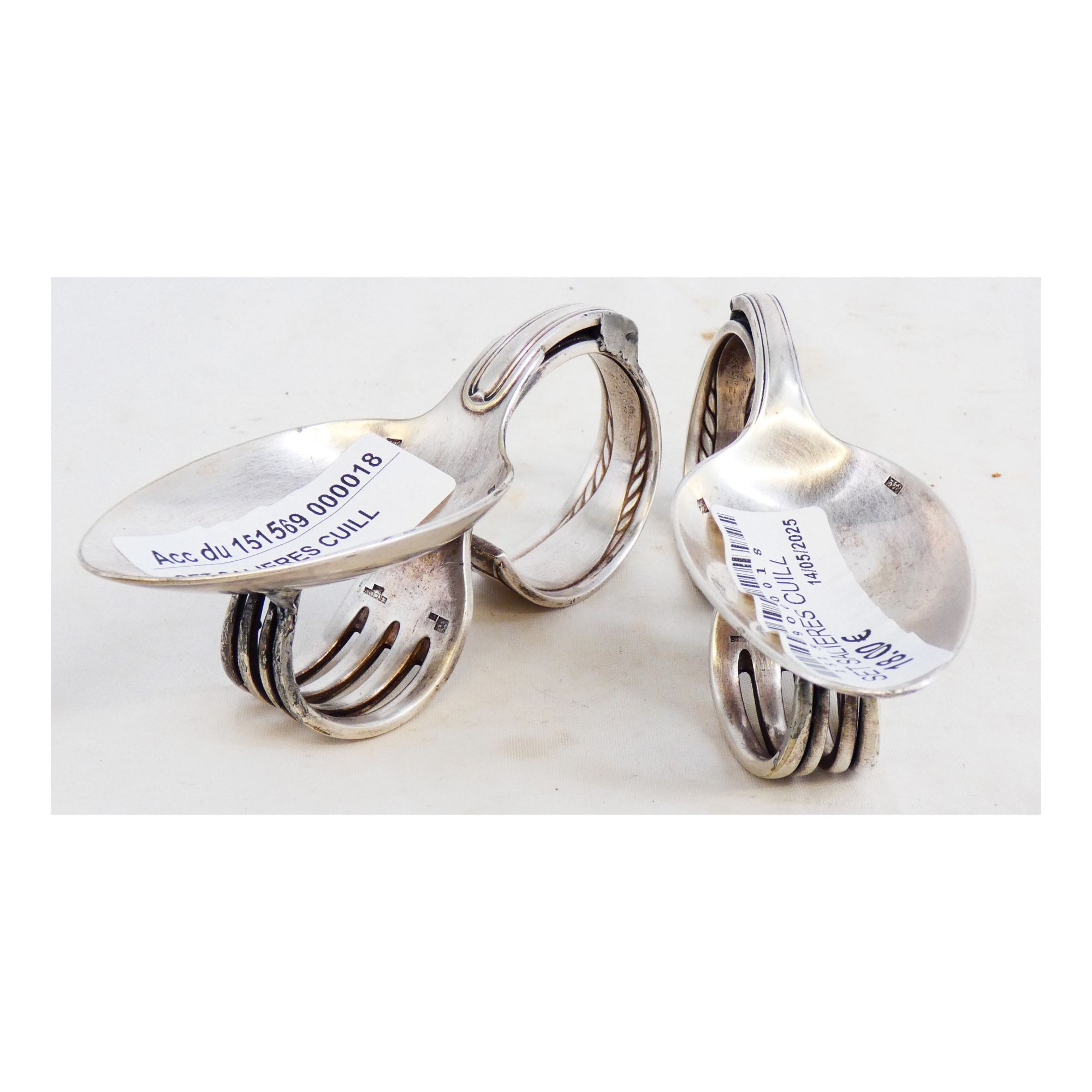 Spoon-Shaped Salt Shaker Set Spoon-Shaped Salt Shaker Set