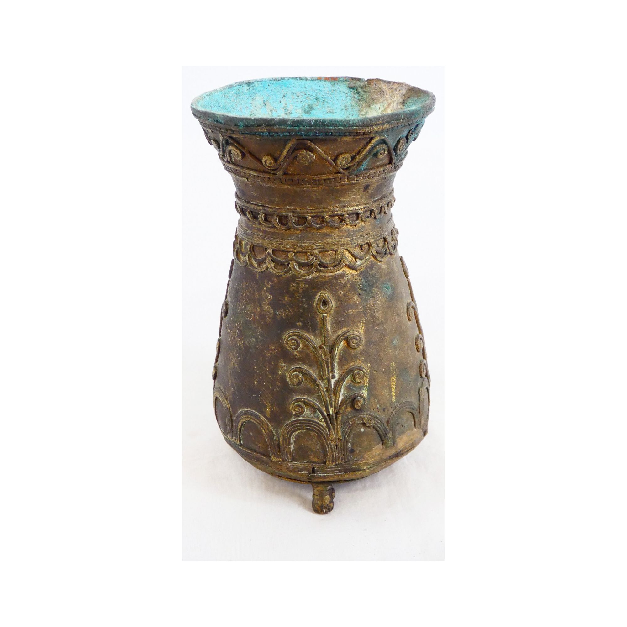 Petit Vase Indien en Laiton Ciselé Petit Vase Indien en Laiton Ciselé
