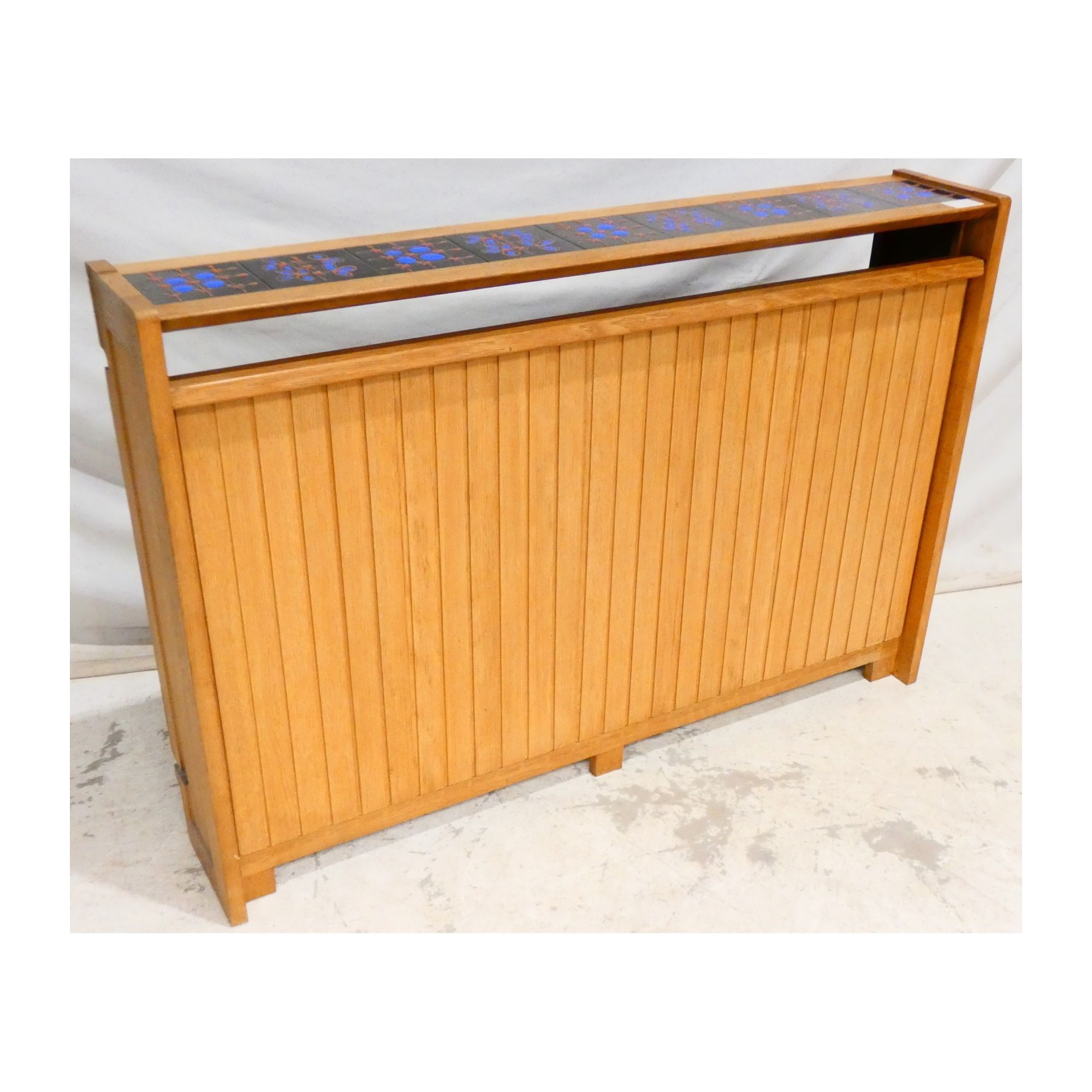 Cache Radiateur en Bois Dessus Carrelé par GUILLERME ET CHAMBRON Cache Radiateur en Bois Dessus Carrelé par GUILLERME ET CHAMBRON