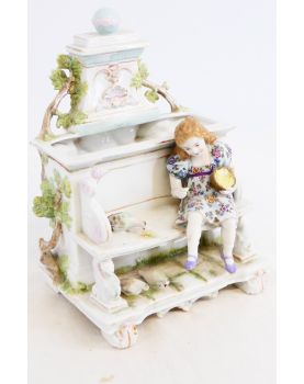 Jardinière Fillette Aux Pigeons en Porcelaine