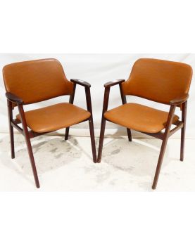 Cees BRAAKMAN Paire de Fauteuils Modelé Claus Skaï Marron