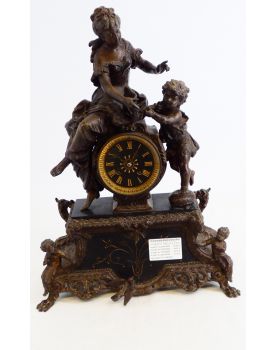 Pendule en Régule Sujet Femme et Enfant à Restaurer avec Balancier