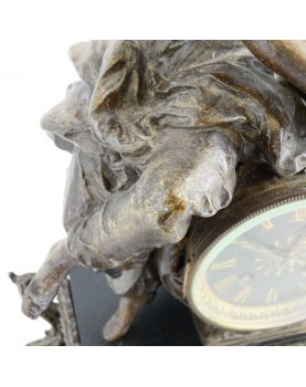 Pendule en Régule Sujet Femme et Enfant à Restaurer avec Balancier