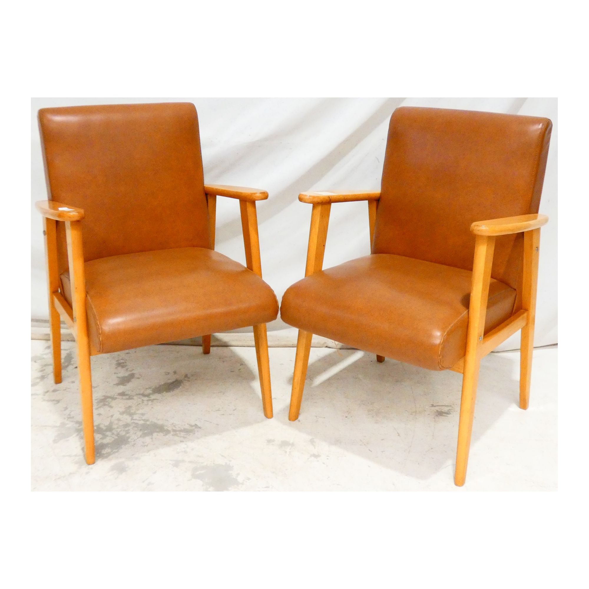 Paire de Fauteuils en Skaï Marron 1960 Paire de Fauteuils en Skaï Marron 1960