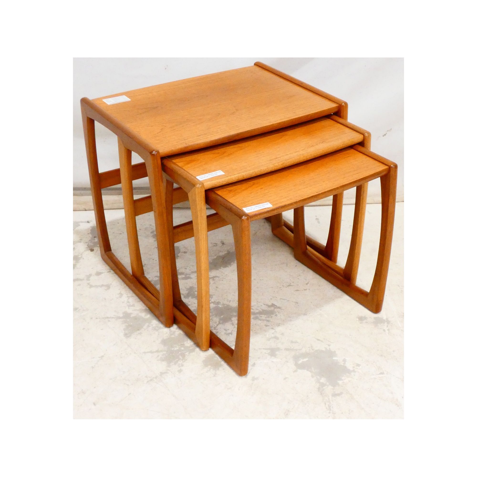 Set of 3 Nesting Tables Set of 3 Nesting Tables