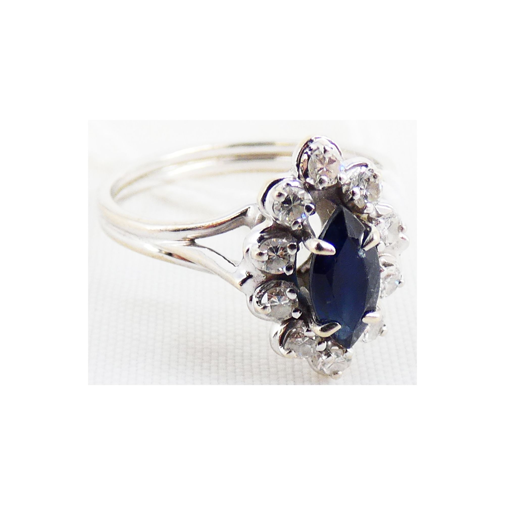 Bague en Or Blanc 18k Petits Diamants Testés 3.56 Grammes Brut Bague en Or Blanc 18k Petits Diamants Testés 3.56 Grammes Brut