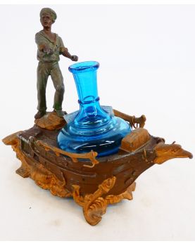 Boat Carafe Holder in Regulate
