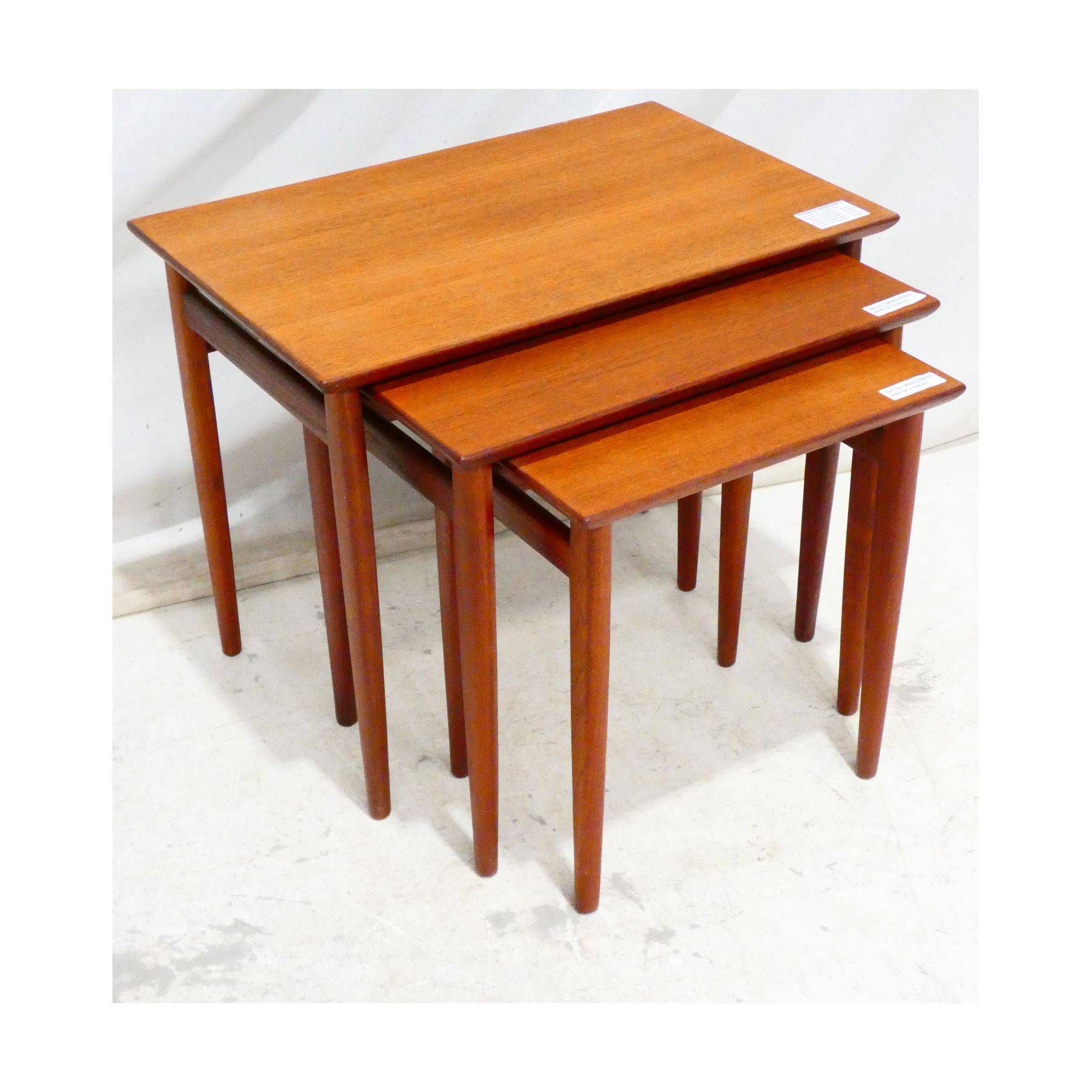 Série de 3 Tables Gigognes Style Scandinave Série de 3 Tables Gigognes Style Scandinave