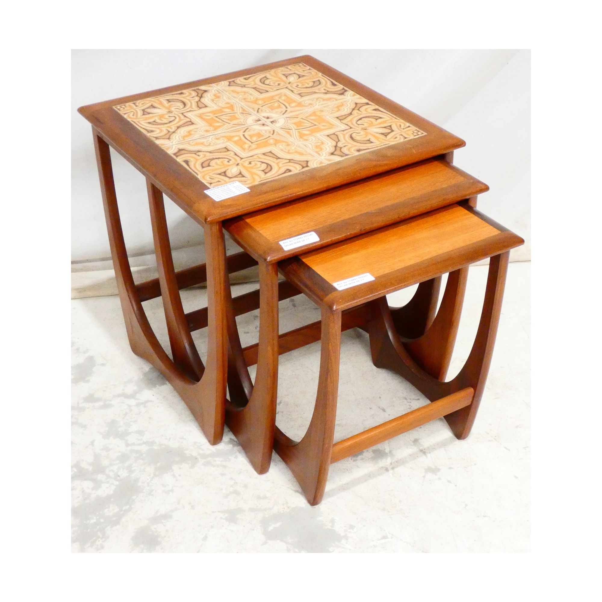 GPLAN Série de 3 Tables Gigognes Dessus Carrelée GPLAN Série de 3 Tables Gigognes Dessus Carrelée
