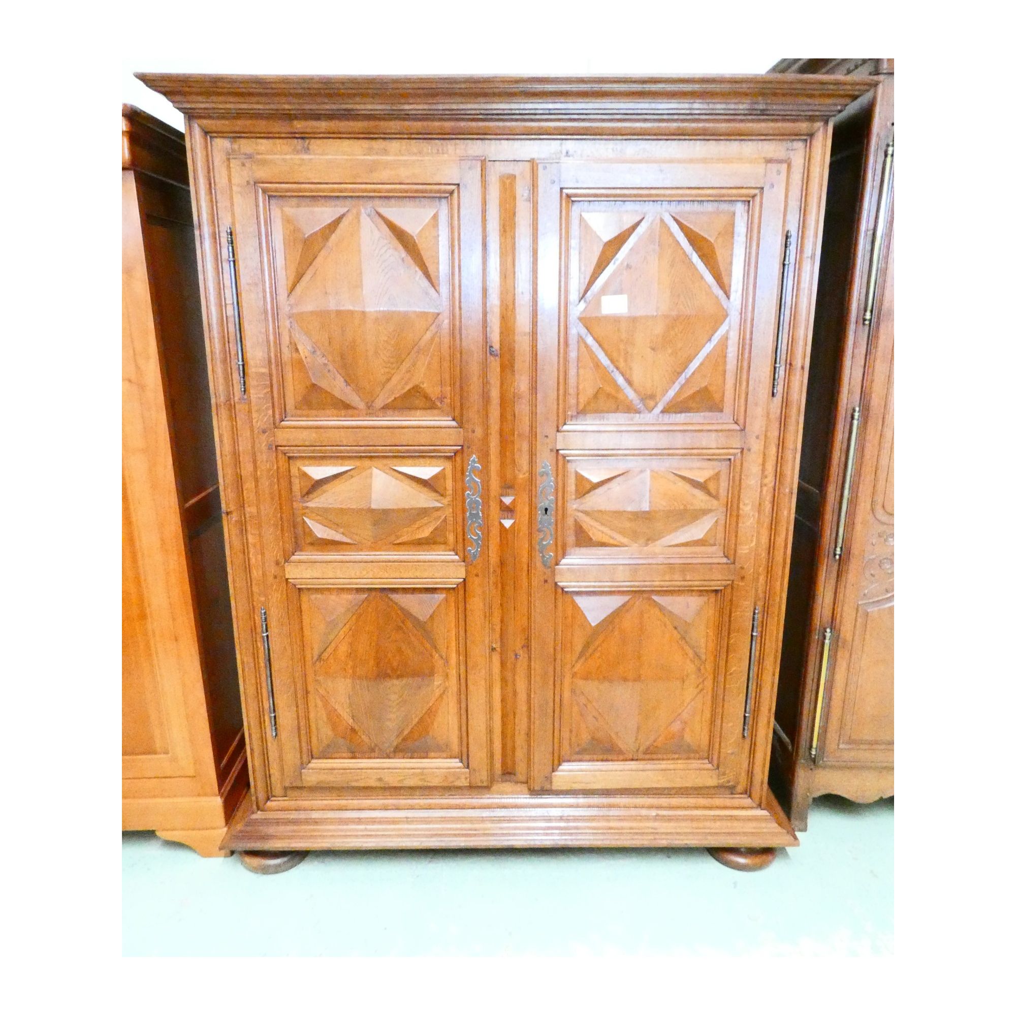 Armoire 2 Portes Pointe de Diamant Armoire 2 Portes Pointe de Diamant