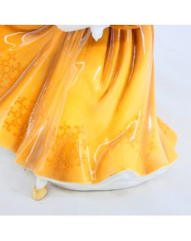 Sujet Elégante en Porcelaine Anglaise ROYAL DOULTON