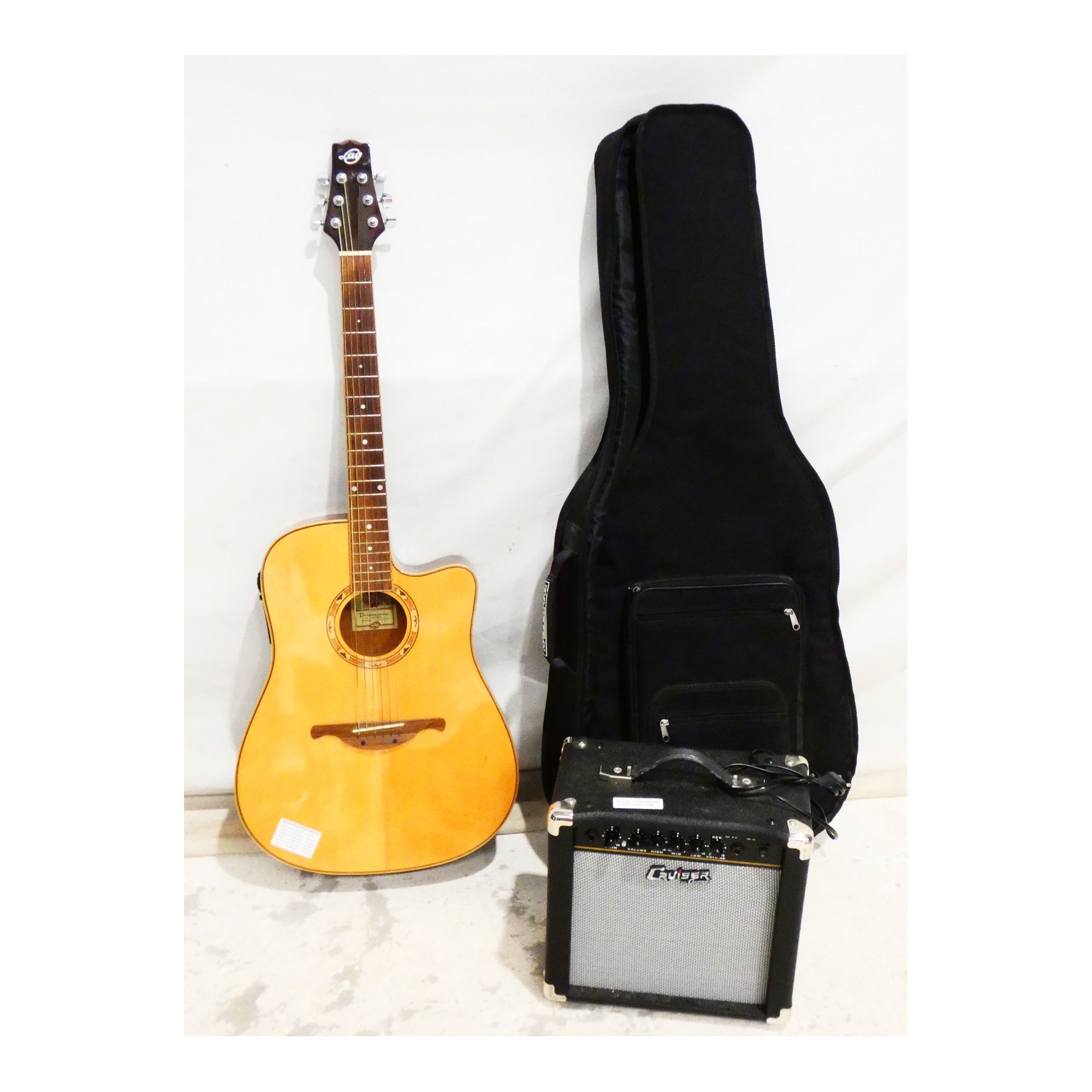 Guitare PRIMAVERA avec Amplificateur et Pochette Guitare PRIMAVERA avec Amplificateur et Pochette