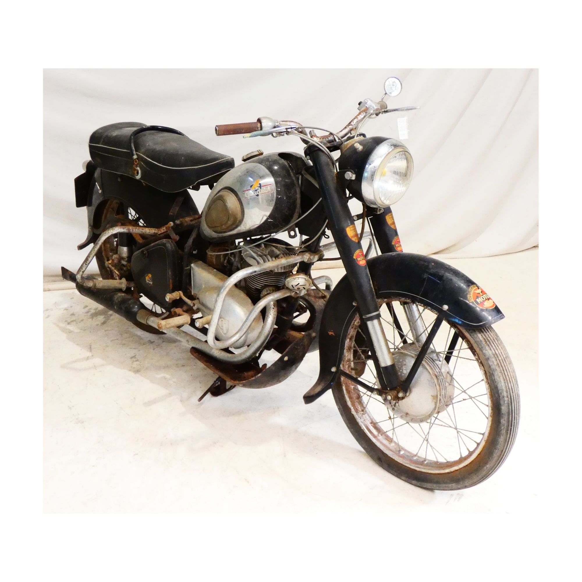 Old Peugeot 176 cm3 Motorcycle Without Registration Document Old Peugeot 176 cm3 Motorcycle Without Registration Document
