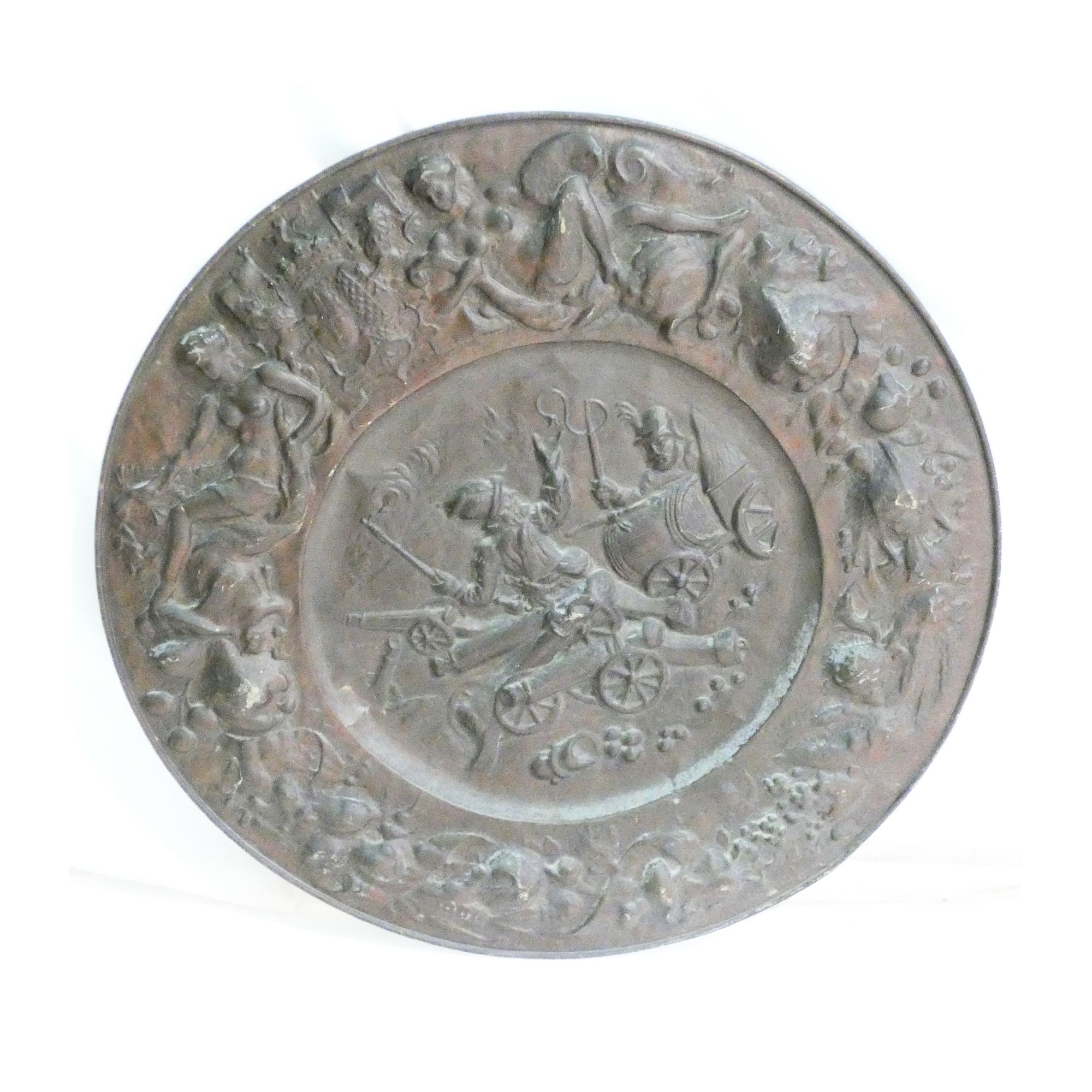 Grand Panneau Rond en Cuivre Repoussé Grand Panneau Rond en Cuivre Repoussé