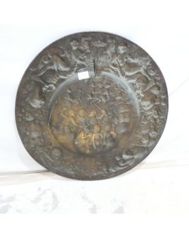 Grand Panneau Rond en Cuivre Repoussé