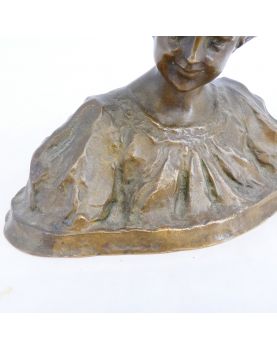 Petit Buste de Femme en Bronze Signé W.PERELMAGNE