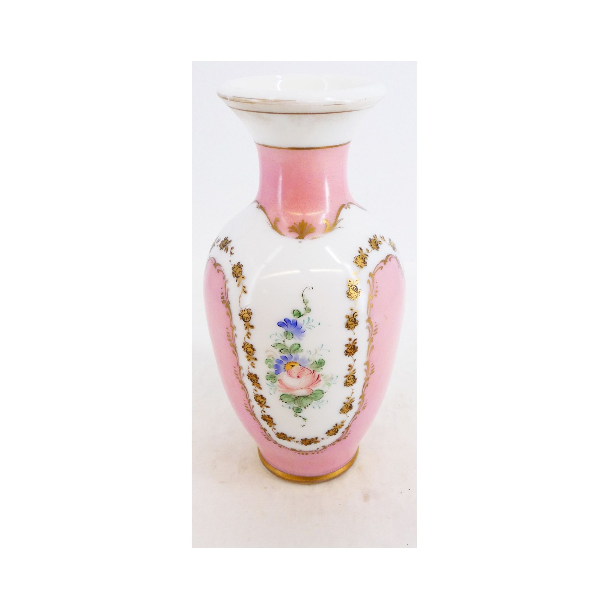 Vase en Opaline Décor Floral Blanc et Rose Vase en Opaline Décor Floral Blanc et Rose