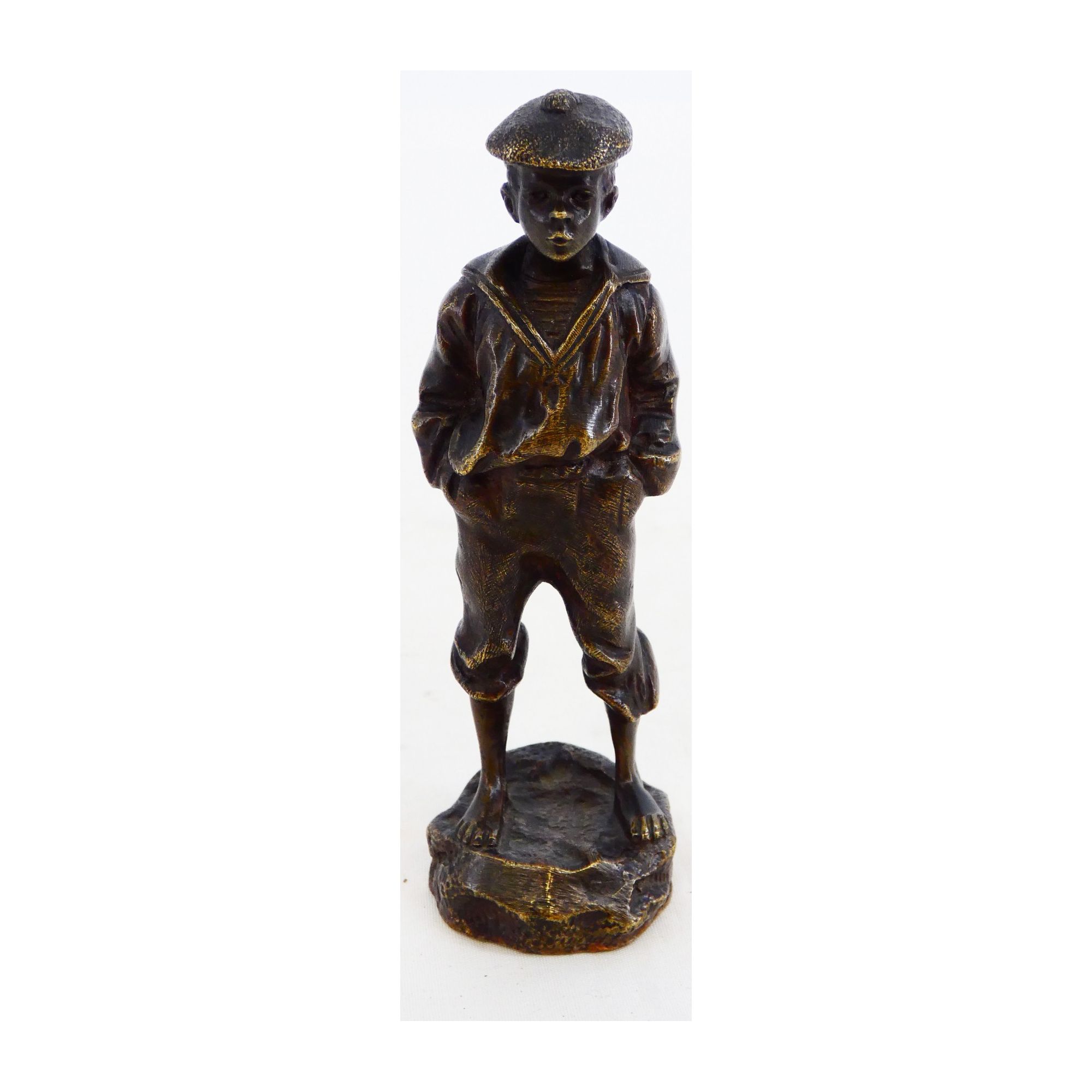 Petit Sujet Enfant à la Casquette en Bronze Petit Sujet Enfant à la Casquette en Bronze